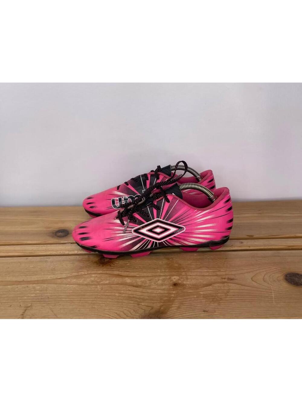 Umbro Girls Soccer Cleats Size 4.5 – Pink/Black Firm Ground Cleats
